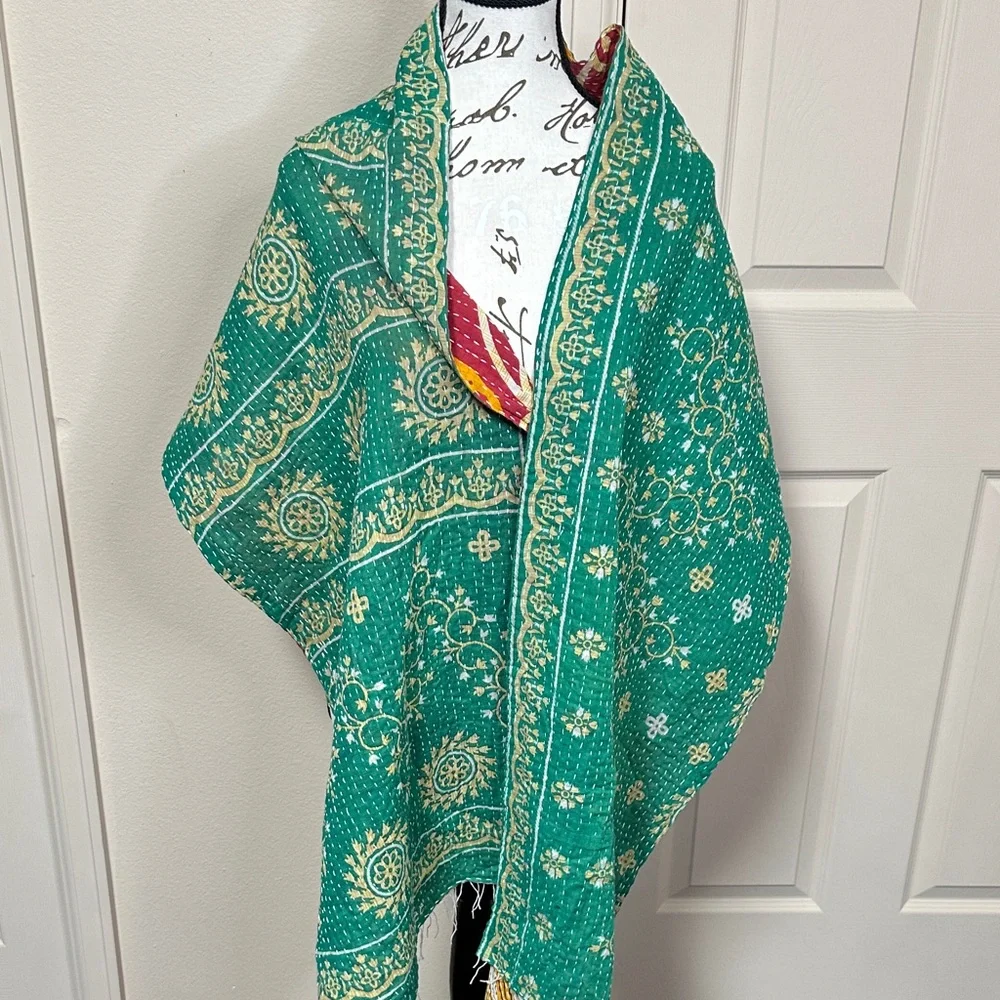 Beautiful Reversible Kantha Scarf - Picture 2 of 3